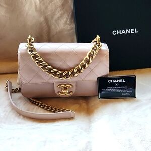 CHANEL‎ Blush Pink Flap Quilted Shoulder Bag with Gold Chain